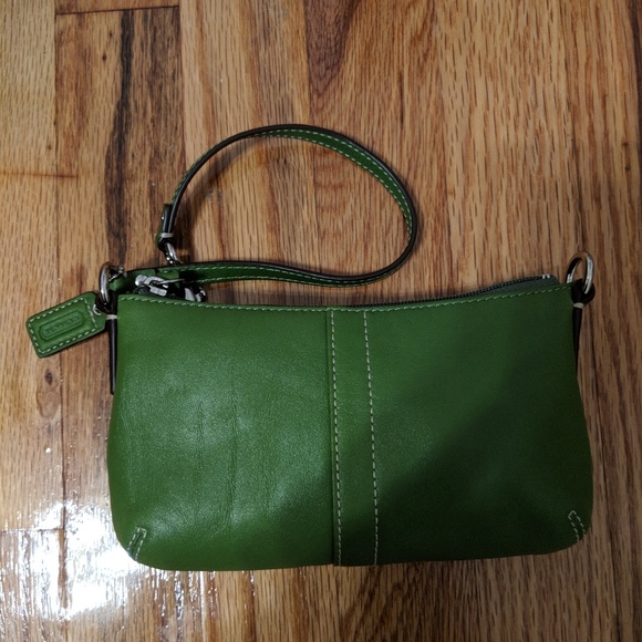 Coach Handbags - NEW! W/O TAGS Coach leather wristlet Coach Handbags - NEW! W/O TAGS Coach leather wristlet